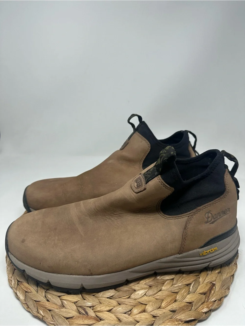 DANNER Mountain 600 Chelsea Boot Mahogany Vibram Size 12 Men's